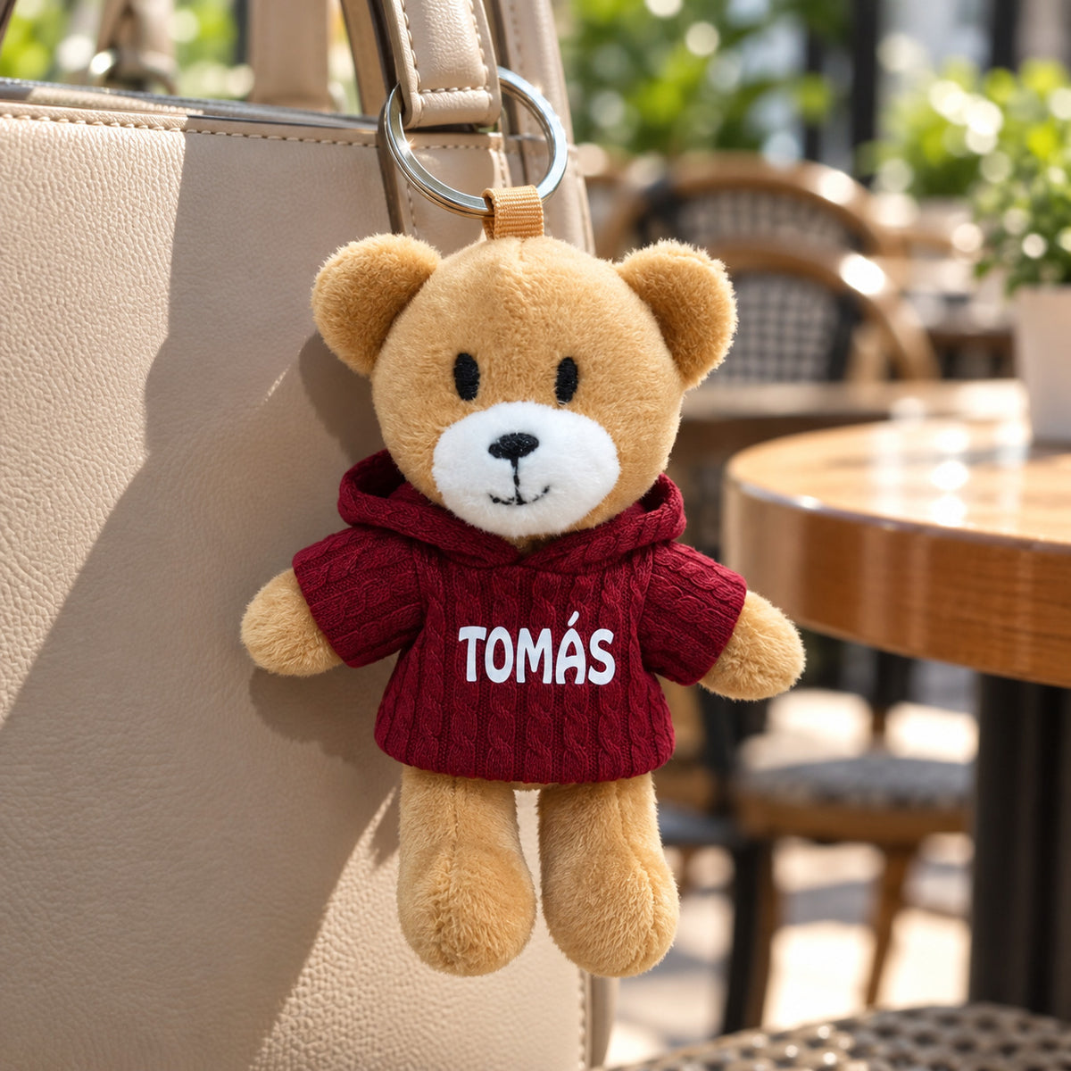 Porta-chaves Tomás, camisola bordô — hanging