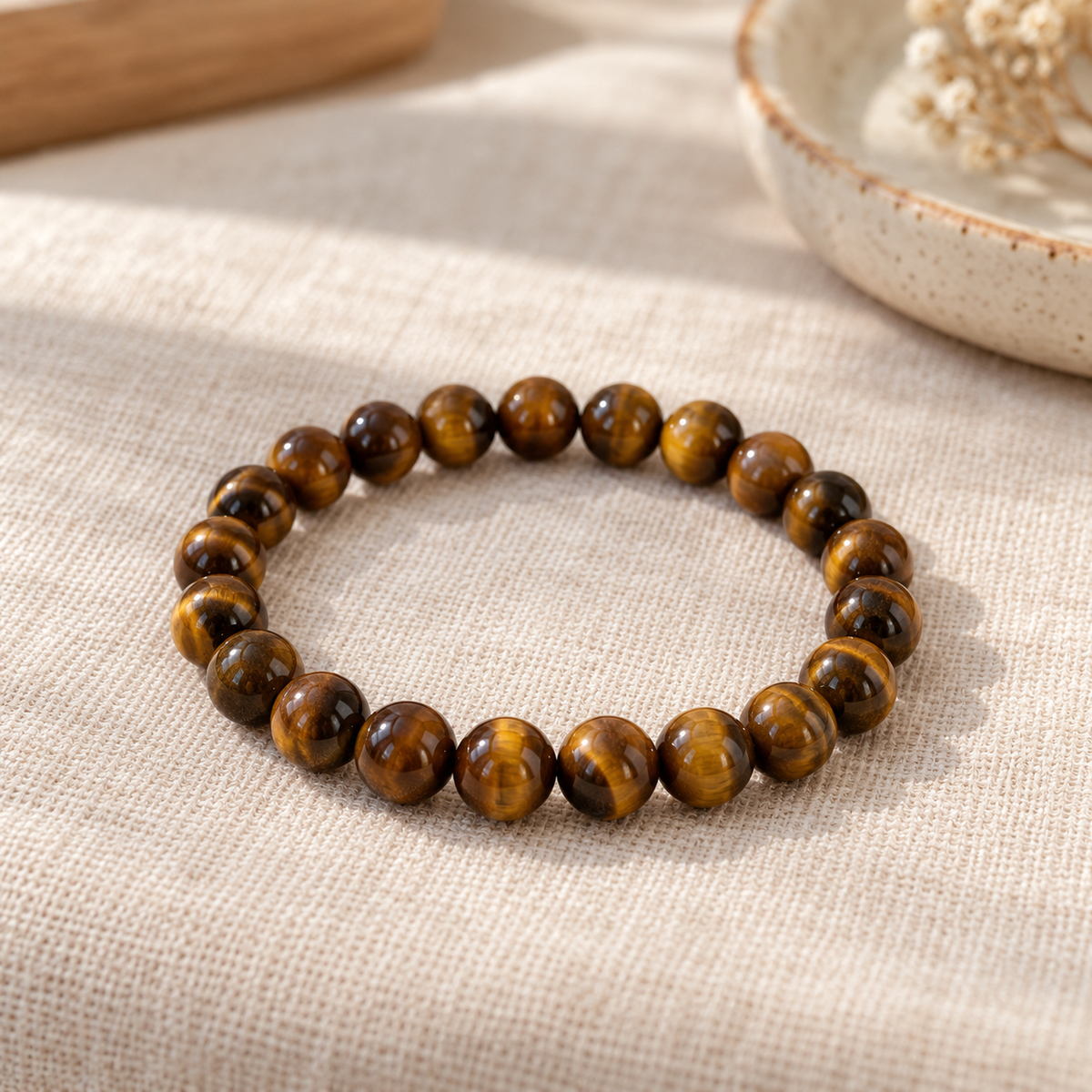 Pulseira de Olho de Tigre — Pedra Natural — em ambiente