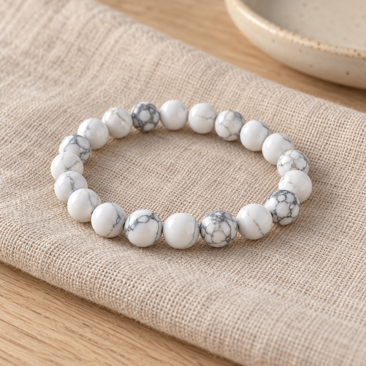 Pulseira de Howlita — Pedra Natural — em ambiente