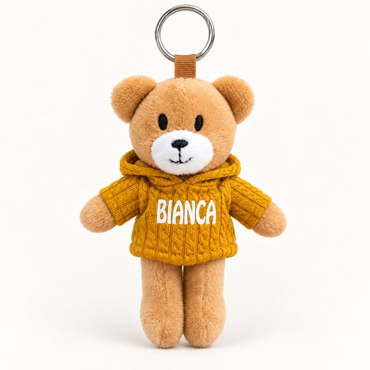 Ursinho Bianca — vista completa com argola, fundo branco