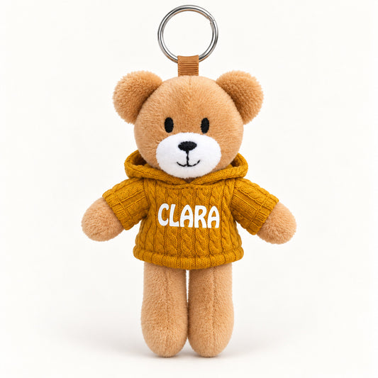 Ursinho Clara — vista completa com argola, fundo branco