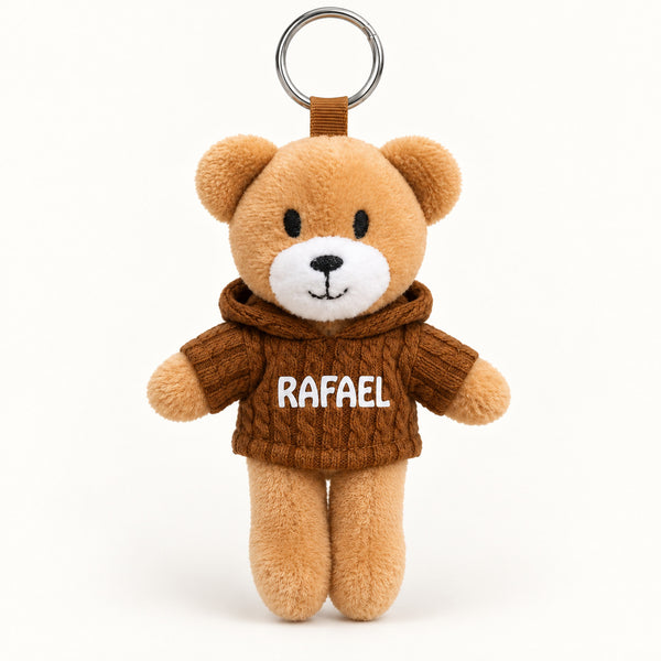 Ursinho Rafael — vista completa com argola, fundo branco