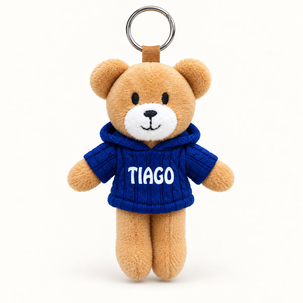 Ursinho Tiago — vista completa com argola, fundo branco